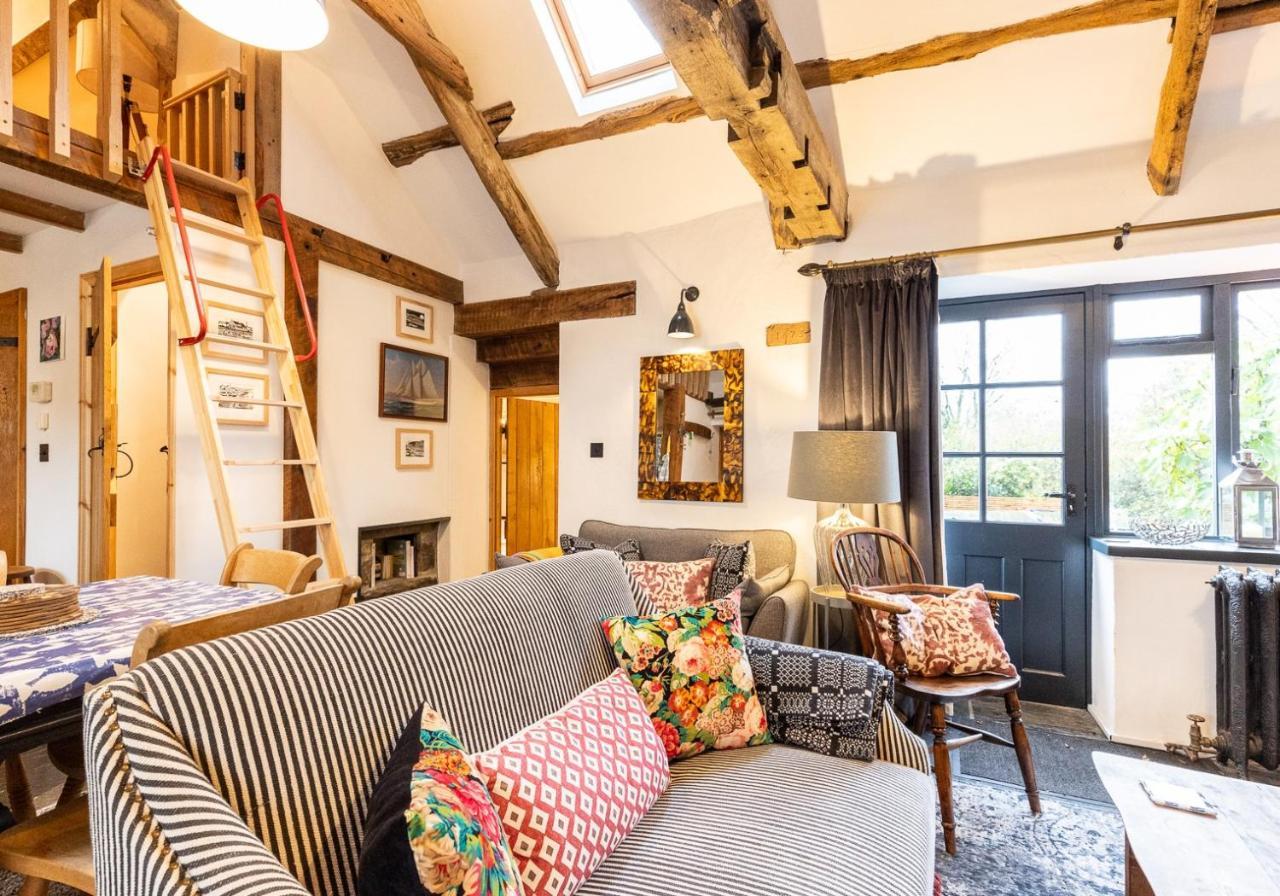 Bwthyn Capten - A Charming Cottage For Up To 6 Ньюпорт Экстерьер фото