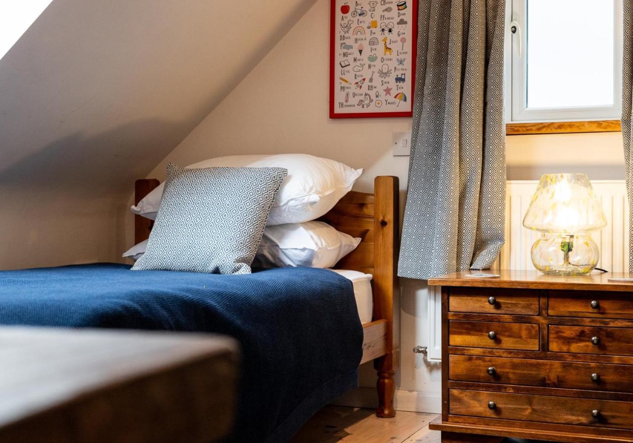 Bwthyn Capten - A Charming Cottage For Up To 6 Ньюпорт Экстерьер фото