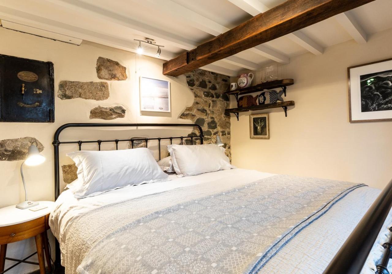 Bwthyn Capten - A Charming Cottage For Up To 6 Ньюпорт Экстерьер фото