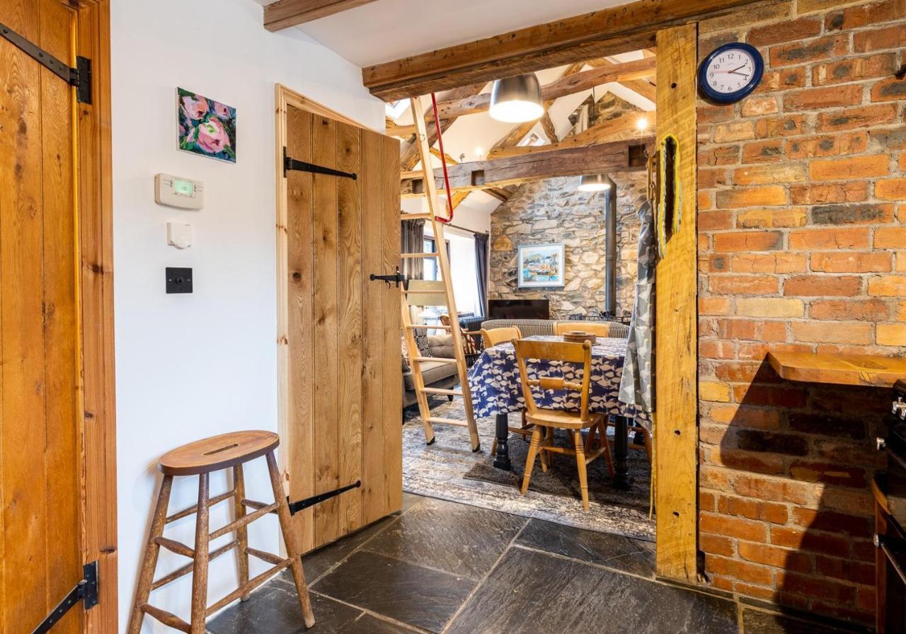 Bwthyn Capten - A Charming Cottage For Up To 6 Ньюпорт Экстерьер фото