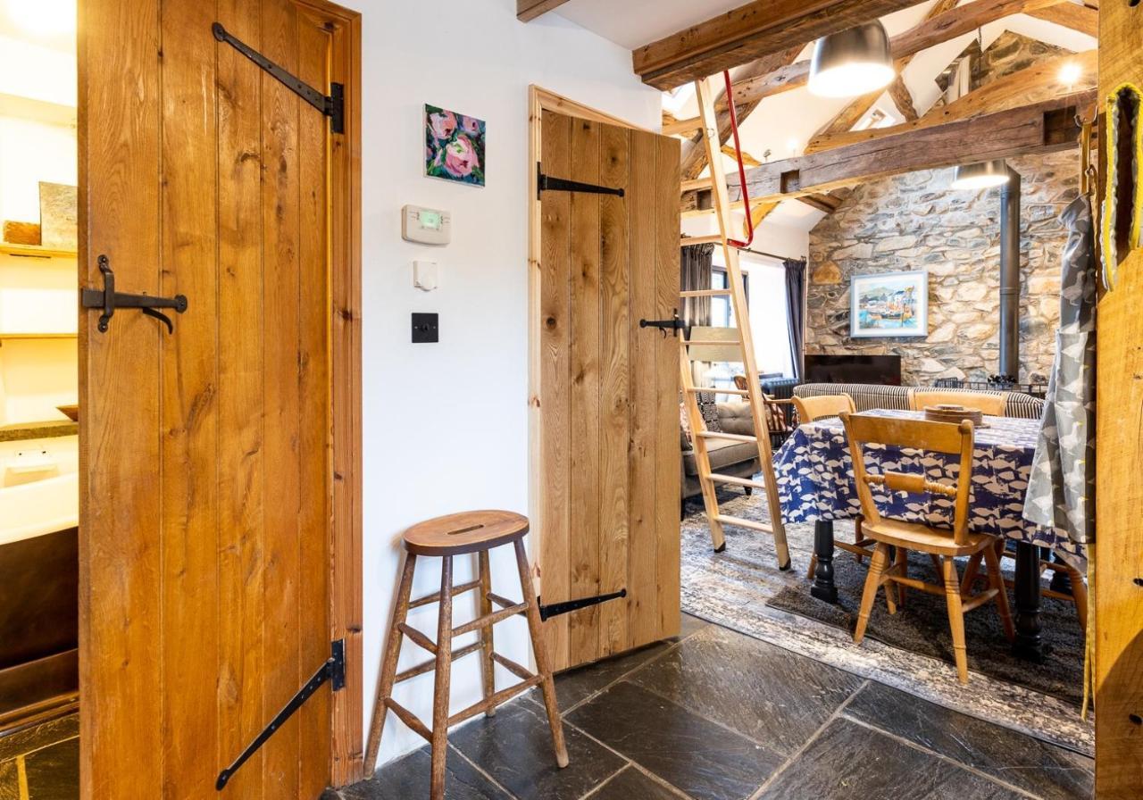 Bwthyn Capten - A Charming Cottage For Up To 6 Ньюпорт Экстерьер фото